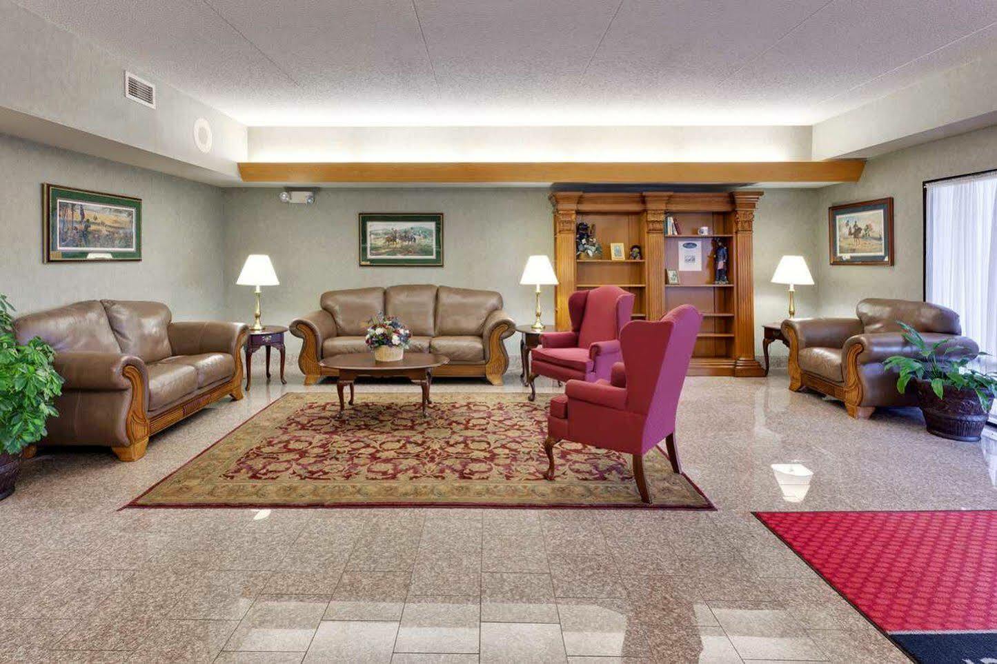 Hotel Hampton 3*