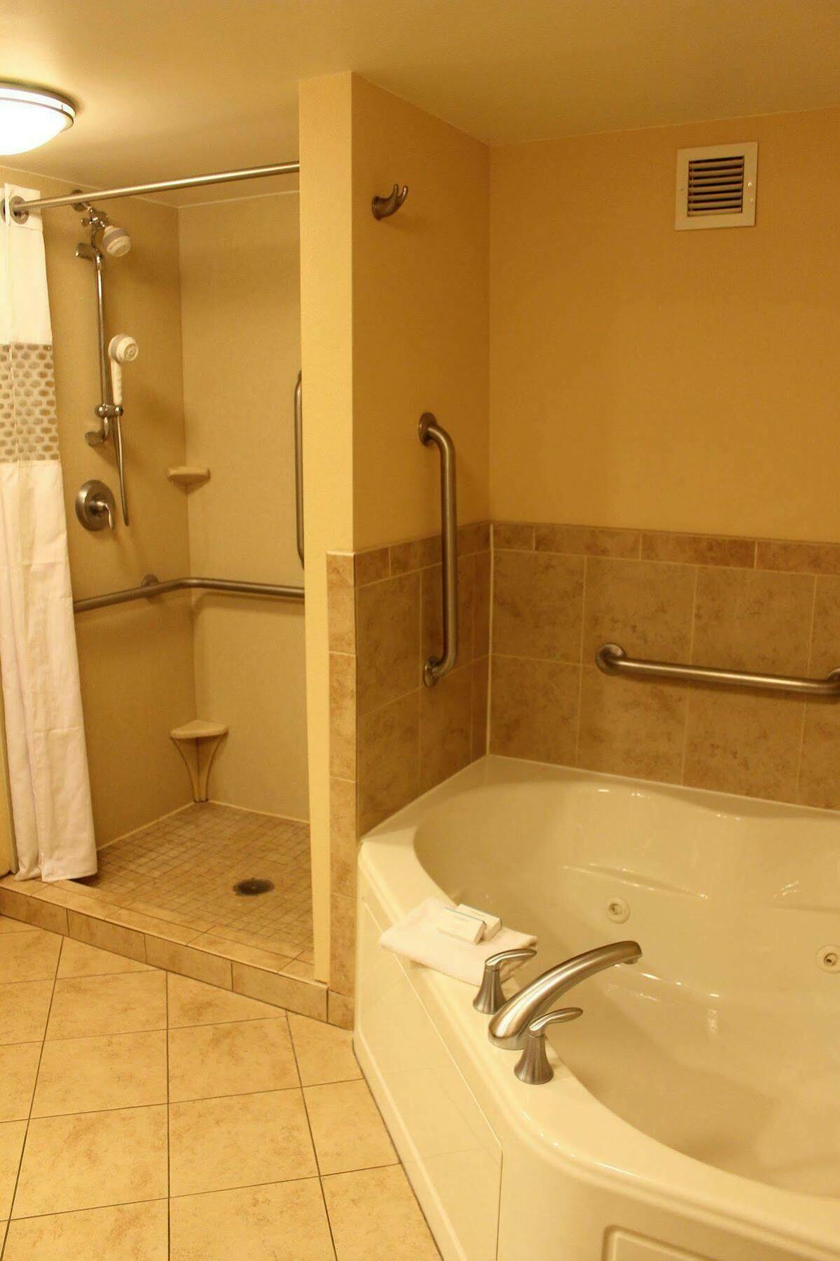Hampton Hotel 3*